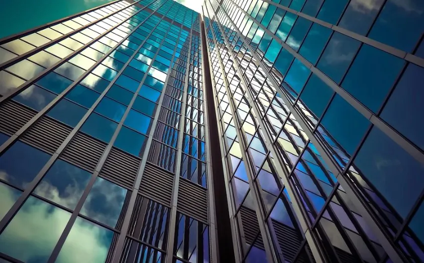 劳动力成本上升的影响在玻璃制造业